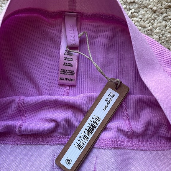 NWT Skims Pink Boxer Shorts - Picture 2 of 3